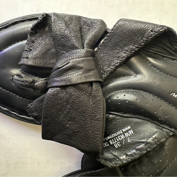 Born Crown Black Leather Thong Sandal with Bow - Picture 5 of 6